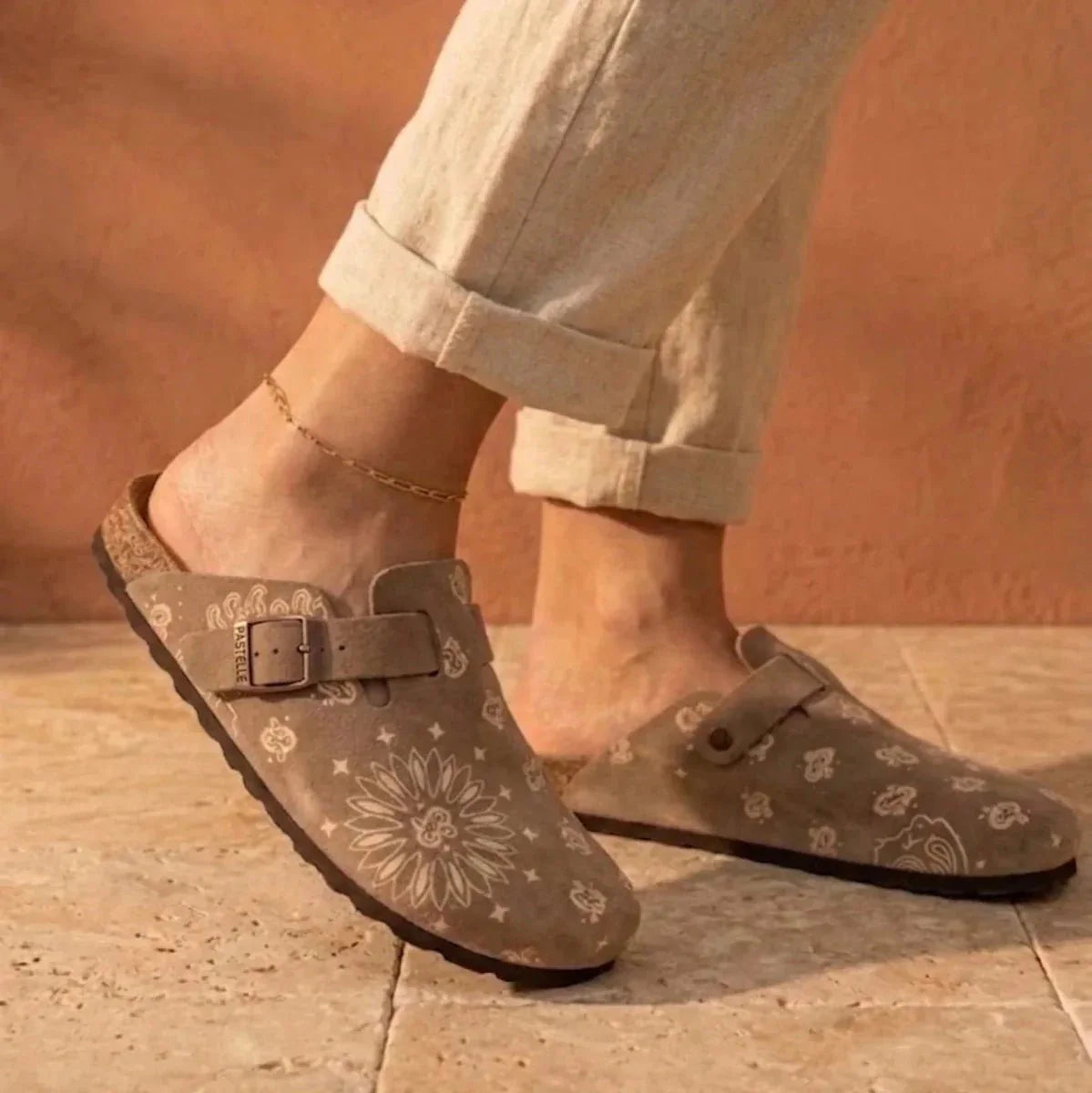 Solal - Classic Suede Clogs